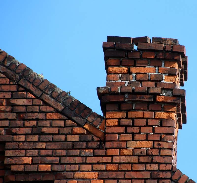 Signs Your Garden City Home Needs a Chimney Inspection Blog Article - Damaged chimney on an Garden City home showing cracks and missing mortar